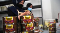 Ada yang mampu bertahan dengan cashflow yang sudah sangat menipis, tapi ada kemungkinan melakukan rasionalisasi dengan PHK dan merumahkan karyawan bahkan paling ekstrem menutup usahanya. ANTARA FOTO/Arif Firmansyah  