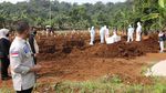 Angka Kematian Tinggi, Sekjen PAN Berikan Bantuan Petugas Pemakaman