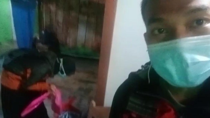 Pasutri yang merupakan nakes di Ngawi diusir saat isolasi mandiri (isoman). Sebab, mereka bukan warga asli daerah tersebut.