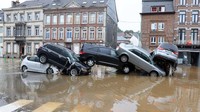 Di Belgia sedikitnya 12 orang dipastikan tewas akibat terjangan banjir. Lebih dari 21.000 orang di wilayah Wallonia tidak mendapatkan aliran listrik. Luksemburg dan Jerman juga ikut terdampak banjir, dengan ribuan orang dievakuasi dari kota Maastricht. Di distrik Ahrweiler, wilayah Rhineland-Palatinate, dilaporkan sekitar 1.300 orang belum diketahui keberadaannya atau masih hilang. Otoritas setempat menuturkan kepada Bild bahwa tingginya jumlah korban disebabkan oleh terputusnya jaringan telepon. Sejumlah rumah di Ahrweiler dilaporkan ambruk total, sehingga meninggalkan kesan bahwa wilayah itu seperti diterjang tsunami. Jalanan dan rumah-rumah terendam banjir, mobil-mobil terguling dan pepohonan tumbang, bisa terpantau di area manapun yang diterjang banjir. BBC World.
