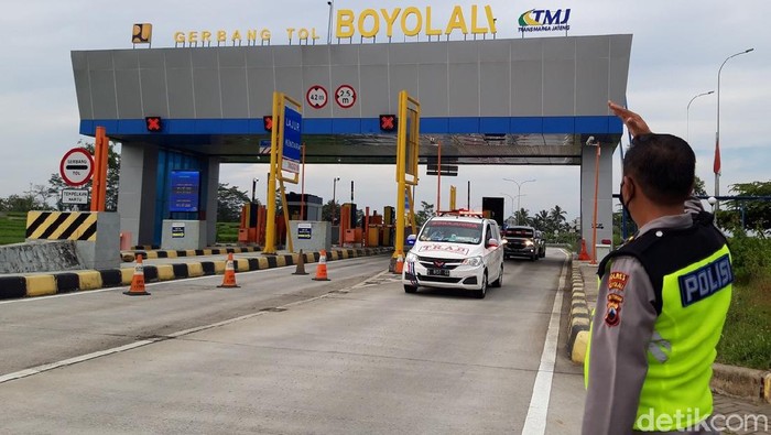 Ada 27 titik exit tol di Jawa Tengah yang ditutup mulai hari ini. Jalan tol di Boyolali pun tampak lengang di hari pertama penutupan exit tol di Jawa Tengah.