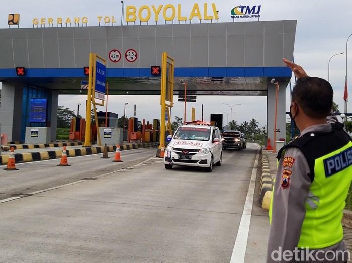 Ada 27 titik exit tol di Jawa Tengah yang ditutup mulai hari ini. Jalan tol di Boyolali  pun tampak lengang di hari pertama penutupan exit tol di Jawa Tengah.