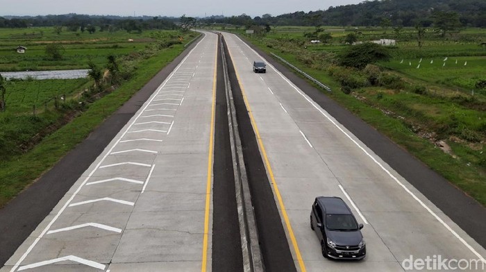 Ada 27 titik exit tol di Jawa Tengah yang ditutup mulai hari ini. Jalan tol di Boyolali  pun tampak lengang di hari pertama penutupan exit tol di Jawa Tengah.