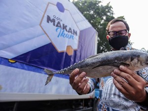 Warga Bogor yang Isoman Dapat Bantuan 1 Ton Ikan & 4.000 Olahan Ikan