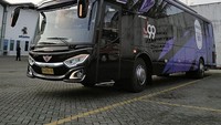 Seperti dijelaskan Adiputro dalam akun Instagram resminya @adiputro_official, bus tersebut menggunakan bodi jenis Jetbus 3+ HDD (High Decker Double Glass). Bus ini memiliki kaca depan ganda dan selendang terbaru ala model Voyager. Foto: Dok. Adiputro