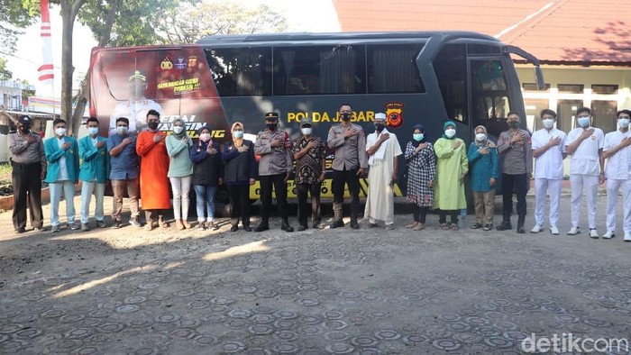 Bus vaksin keliling di Garut sasar lansia di pelosok