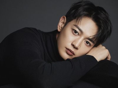Awas Terpikat! Foto Profil Terbaru Minho SHINee yang Menawan