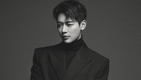 Dalam sesi pemotretan, Minho mengaku ingin menampilkan aura yang lebih memikat. Dirilisnya foto profil ini seperti jadi awal yang baru untuk Minho. (Foto: dok. SM Entertainment)  