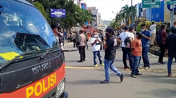 Demo Tolak Ppkm Mikro Di Kota Ambon Ricuh Sejumlah Mahasiswa Diamankan