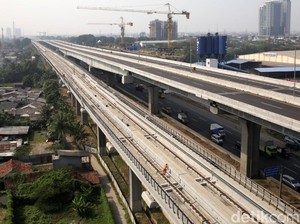Video Kecelakaan Beruntun Terjadi di Tol Layang MBZ