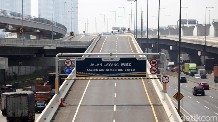 Jalan Tol Layang Mohamed Bin Zayed (MBZ) ditutup selama 6 hari. Penutupan ini guna mendukung pemerintah dalam menerapkan PPKM Darurat.