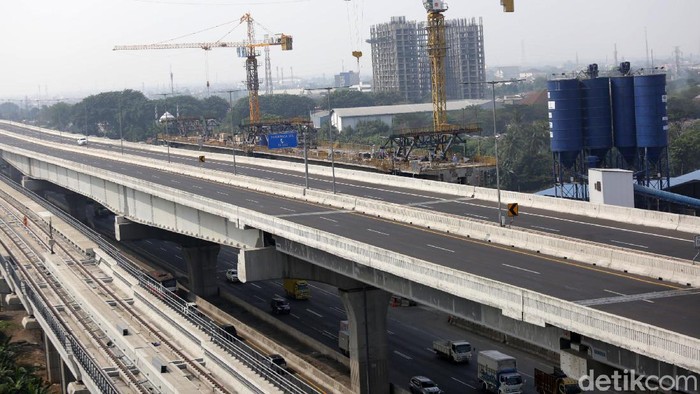 Jalan Tol Layang Mohamed Bin Zayed (MBZ) ditutup selama 6 hari. Penutupan ini guna mendukung pemerintah dalam menerapkan PPKM Darurat.