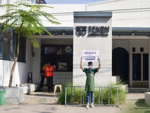 Pedagang hingga Legislator Garut Bantu Warga Terdampak COVID-19