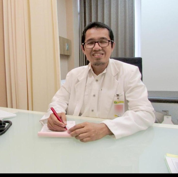 Dosen Fakultas Kedokteran (FK) Universitas Airlangga (Unair) dr Arief Bakhtiar SpP menyebutkan empat hal yang perlu diperhatikan selama isoman.