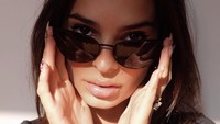 Di Instagram, Emily Ratajkowski tidak segan membagikan foto-foto seksinya. Foto: Instagram Emily Ratajkowski