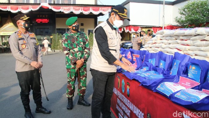Forkopimda Lamongan salurkan bantuan ke warga terdampak COVID-19
