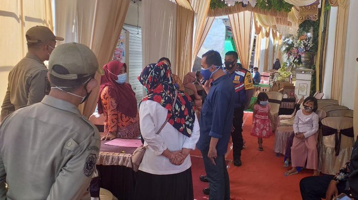 hajatan di Taman dibubarkan