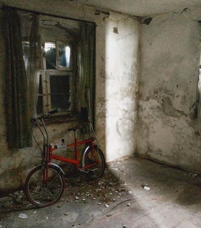 Melihat foto rumah ini bagaikan menyaksikan adegan film horor. Foto: Dok. terriblerealestateagentphotos