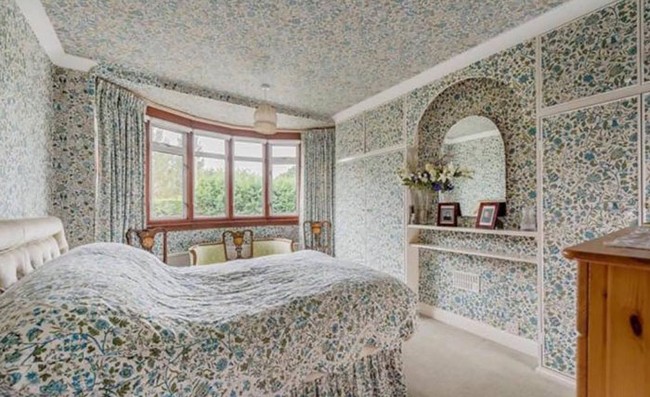 Siapa mau tinggal di rumah yang memiliki motif sama di seluruh ruangannya termasuk perabotannya. Foto: Dok. terriblerealestateagentphotos