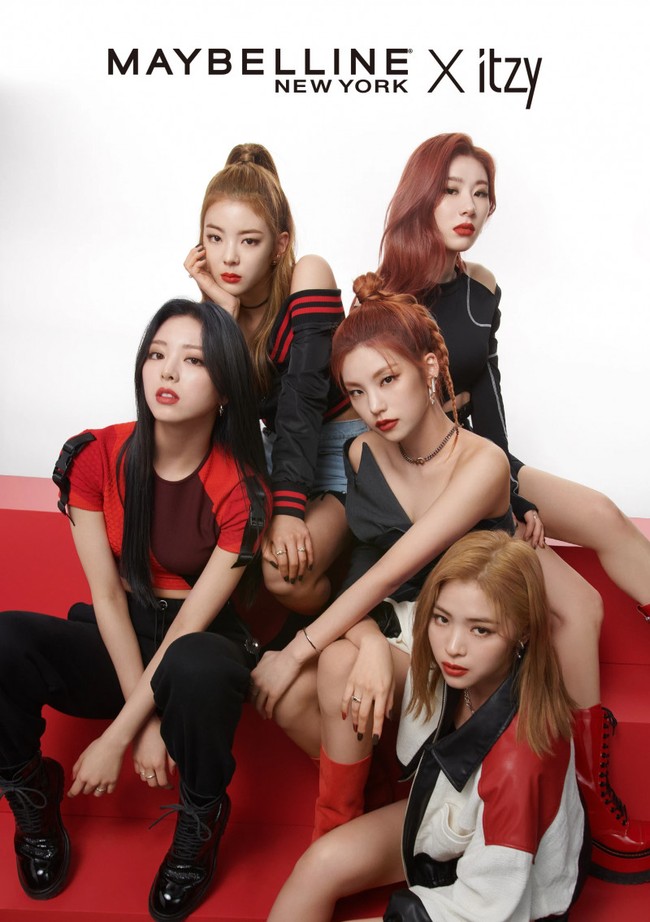 Pada Rabu (31/3/2021) waktu setempat di Korea Selatan, ITZY diumumkan sebagai global brand ambassador Maybelline. Para personel muncul dalam video promosi Maybelline mengenakan shade lipstik berbeda. Foto: dok. Maybelline