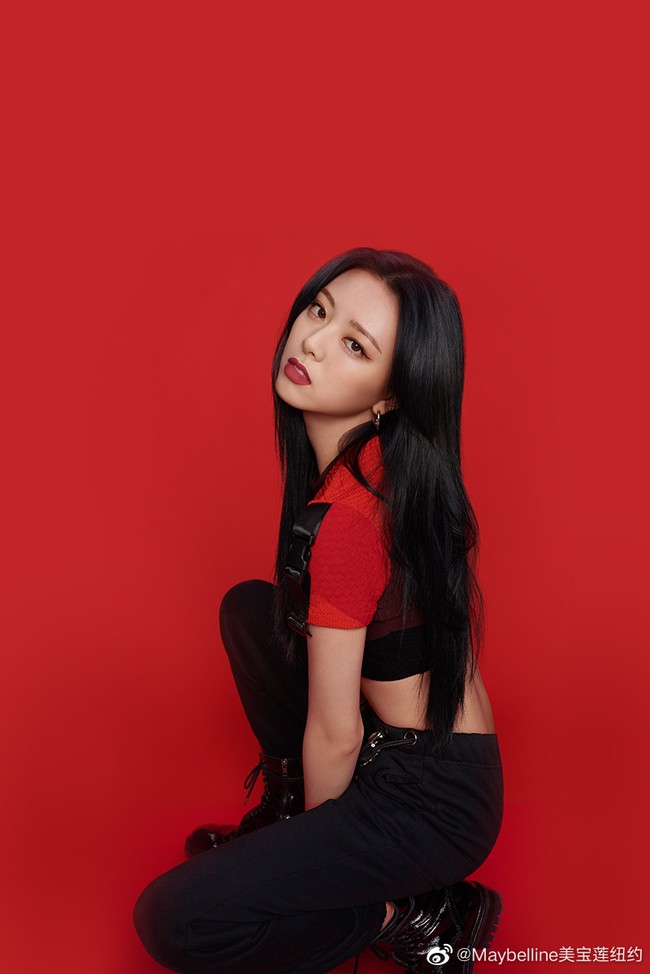 Grup jebolan JYP Entertainment ini memiliki slogan “All In Us” setiap memperkenalkan diri. Ungkapan itu selaras dengan pesan yang ingin disuarakan Maybelline yaitu self-love dan kepercayaan diri. Foto: dok. Maybelline