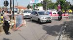 Jalan Adi Sucipto Solo Ditutup, Masih Banyak Pemotor Melintas