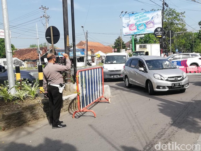 Jalan Adi Sucipto Solo ditutup mulai hari ini, Jumat (16/7/2021).