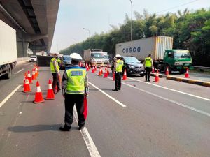 Polisi Sekat Lalin Keluar Jakarta di Km 31 Tol Cikampek 16-22 Juli