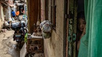 Filipina melonggarkan pembatasan terkait COVID-19 dengan mengizinkan anak-anak keluar rumah. Getty Images/Ezra Acayan  