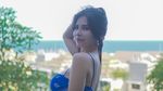 7 Potret Seksi Maria Vania di Kolam Renang