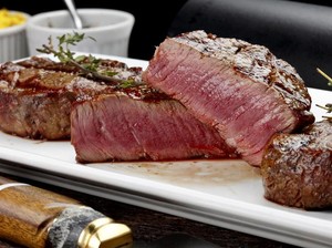Mau Bikin Steak dari Daging Kurban? Ikuti Tips Dims The Meat Guy
