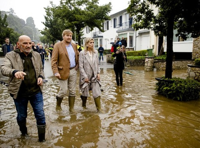 King Willem-Alexander and Queen Maxima of the Netherlands inspect the damage caused by the storm in Valkenburg, southern Netherlands, on July 15, 2021. - In South Limburg, problems have arisen in many places due to the heavy rainfall and high water levels. (Photo by Sem van der Wal / ANP / AFP) / Netherlands OUT
