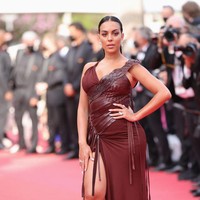 Untuk acara bergengsi bagi insan film dunia itu, Georgina Rodriguez mengandalkan gaun seksi dari Jean Paul Gaultier. Seluruh mata pun tertuju pada perempuan 27 tahun itu. (Foto: Getty Images)