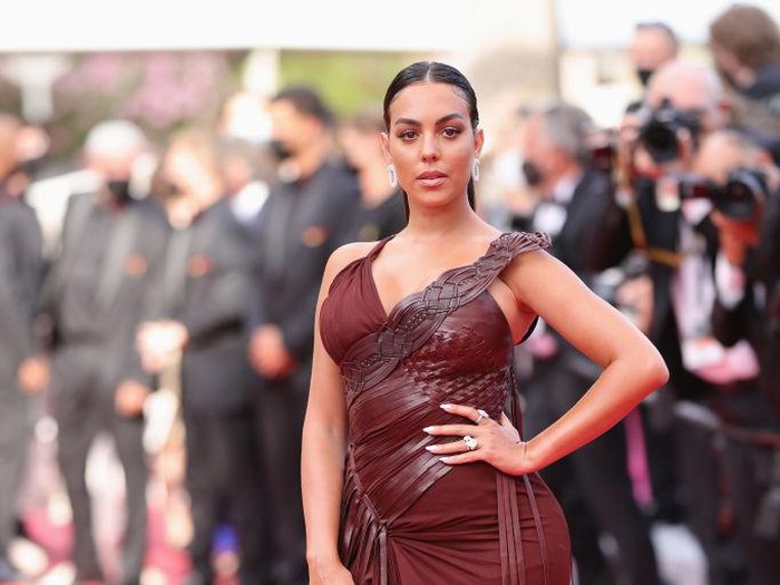 Pacar Cristiano Ronaldo, Georgina Rodriguez, di Cannes Film Festival 2021 CANNES, FRANCE - JULY 15: Georgina Rodriguez attends the