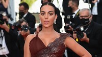 Nama Georgina Rodriguez yang besar di desa kecil bernama Jaca di utara Spanyol, punya paras cantik dan juga berbakat menari balet. Foto: Getty Images