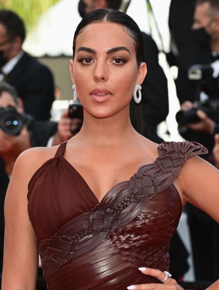 Pacar Cristiano Ronaldo, Georgina Rodriguez, di Cannes Film Festival 2021 CANNES, FRANCE - JULY 15: Georgina Rodriguez attends the