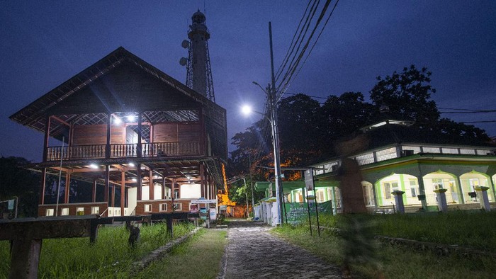 PELITA SANG PENJAGA UTARA IBU KOTA Nochtwachter atau Sang Penjaga Utara. Begitulah julukan yang pernah tersematkan pada Pulau Sabira sejak zaman kolonial Belanda karena letaknya di paling utara wilayah Daerah Khusus Ibu Kota (DKI) Jakarta.
