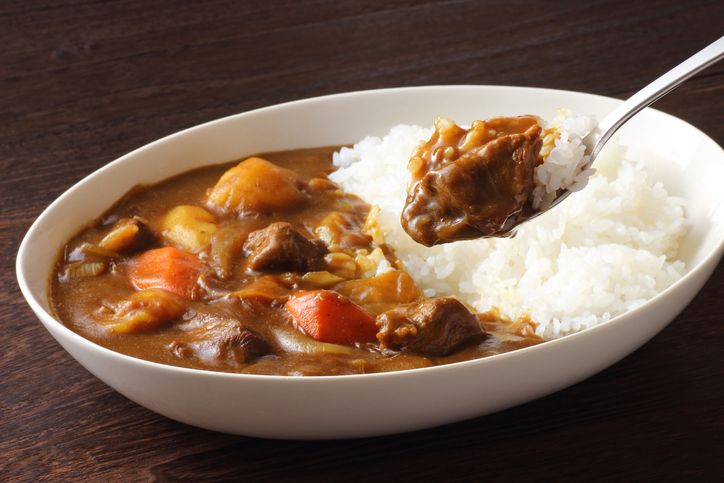 Pria pura-pura pingsan, kebangun karena cium aroma nasi kari sedap