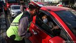 Ramainya kendaraan di Penyekatan Kawasan Bekasi