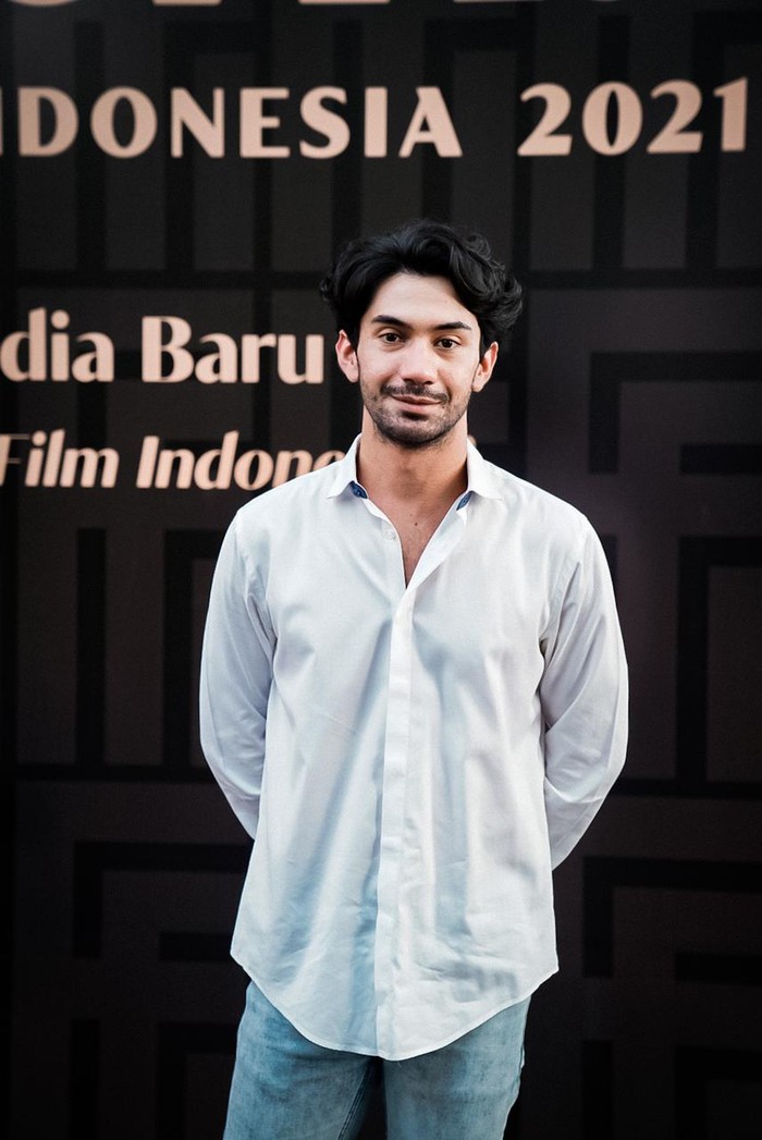 Reza Rahadian Reza Rahadian jadi ketua komite FFI 2021 - 2023.