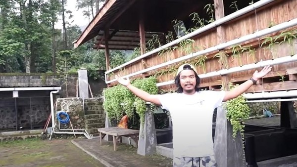 7 Potret Rumah Dodit Mulyanto di Tengah Hutan, Disebut Berhantu