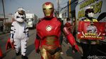 Saat Para Superhero Turun ke Jalan Bagikan Makanan di Bekasi