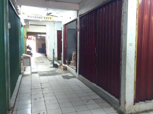Pedagang di Tanah Abang Kucing-kucingan dengan Aparat demi Mengisi Perut