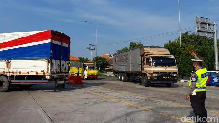 Suasana pos penyekatan pertigaan Brebes Timur, Jumat (16/7/2021).