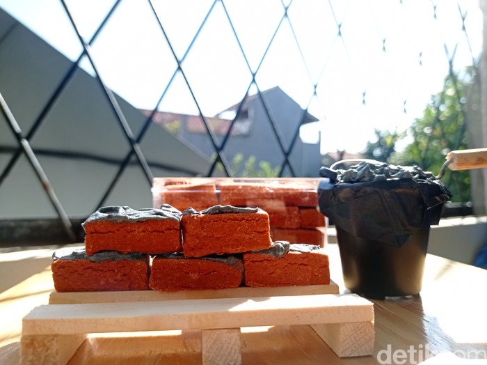 Susah Waras : Nyam! Empuk Legit Batu Bata Dioles Semen