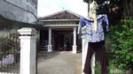 Usir Corona, Warga di Lumajang Pasang Boneka Orang-orangan di Depan Rumah