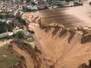 Dahsyatnya Banjir di Jerman: Air Mendobrak Pintu-Terlempar ke Cerobong Asap