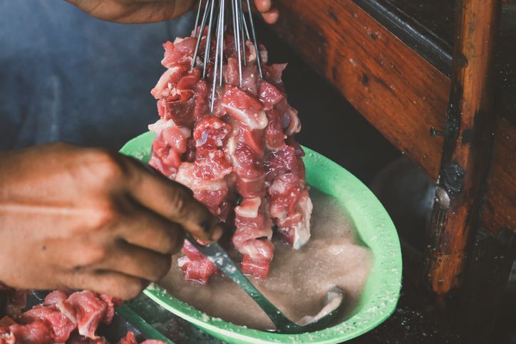 Cara Bikin Sate Kambing Empuk dan Tidak Bau Prengus ala 3 Chef