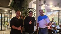 Kabar mengejutkan datang dari Ferry Irawan. Ferry digugat cerai oleh istrinya, Anggi Novita saat kondisi Ferry belum sembuh. Foto: Instagram @ferryirawanofficial