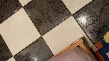 Ada yang melihat kacamata di lantai? Foto: dok reddit.com/confusing_perspective